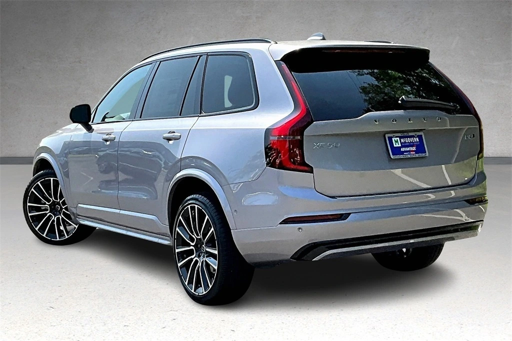 2026 Volvo - image 3