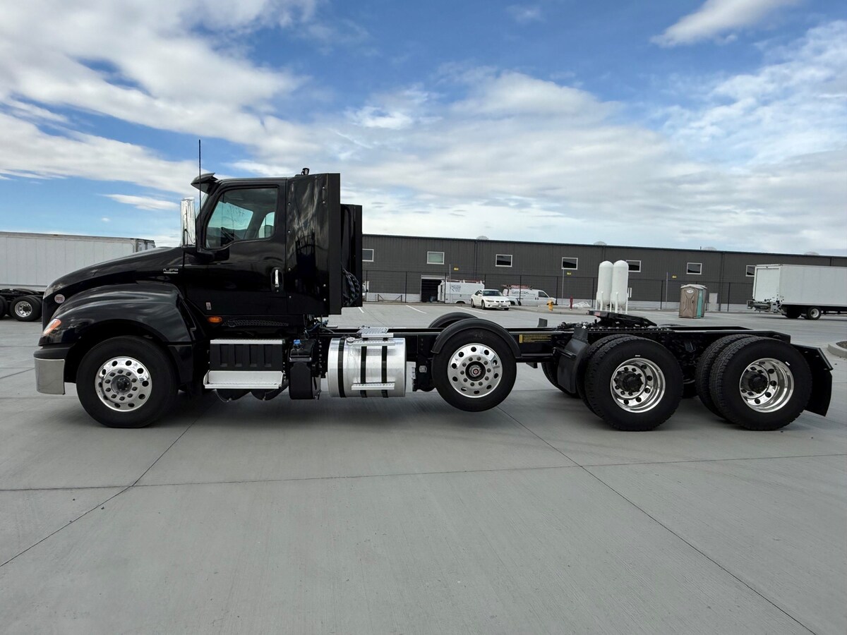 2025 International LT in Pasco, WA — photo 4
