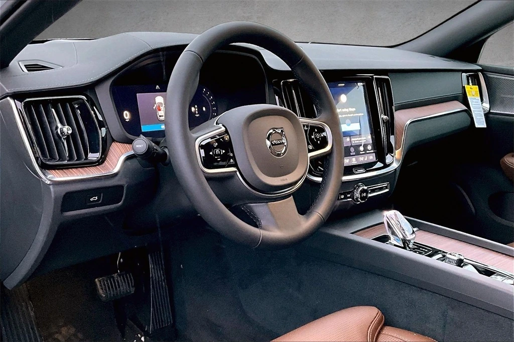 2026 Volvo - image 7