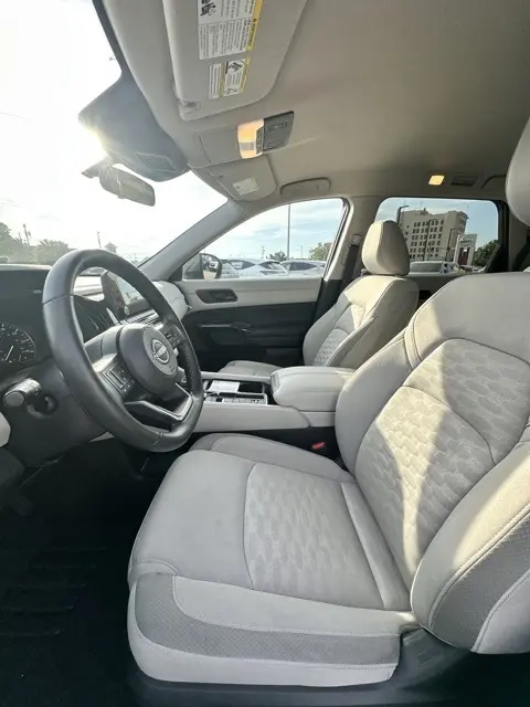 2025 Nissan Pathfinder SV photo 18