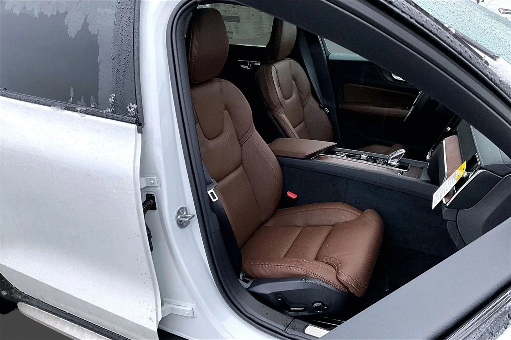 2026 Volvo - image 11