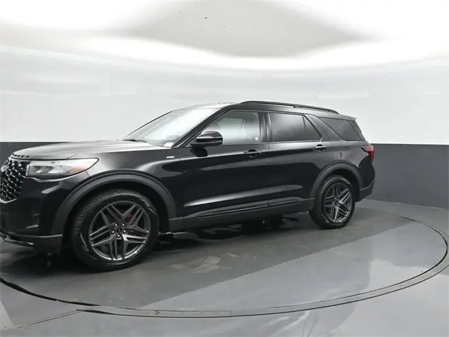 2025 Ford Explorer ST-Line photo 2