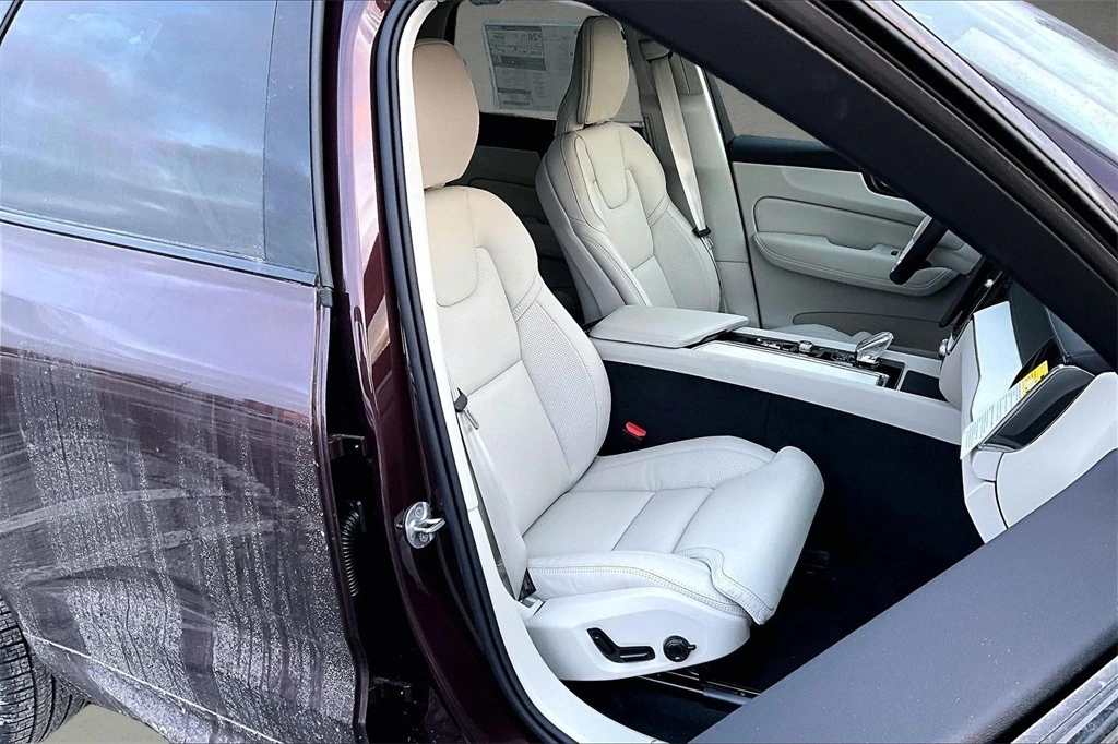 2026 Volvo - image 11