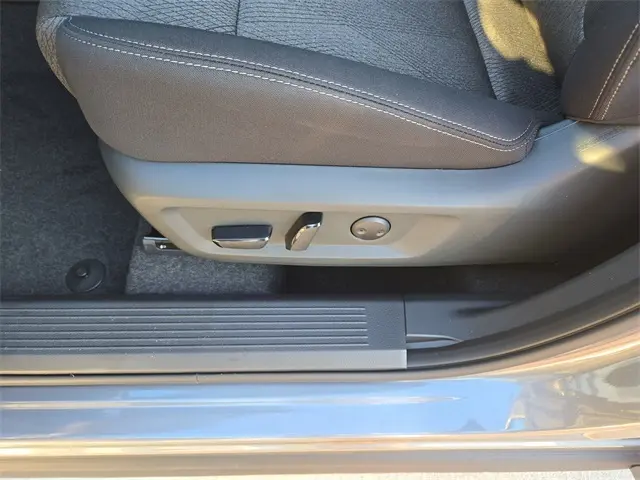 2026 Nissan Rogue SV photo 27