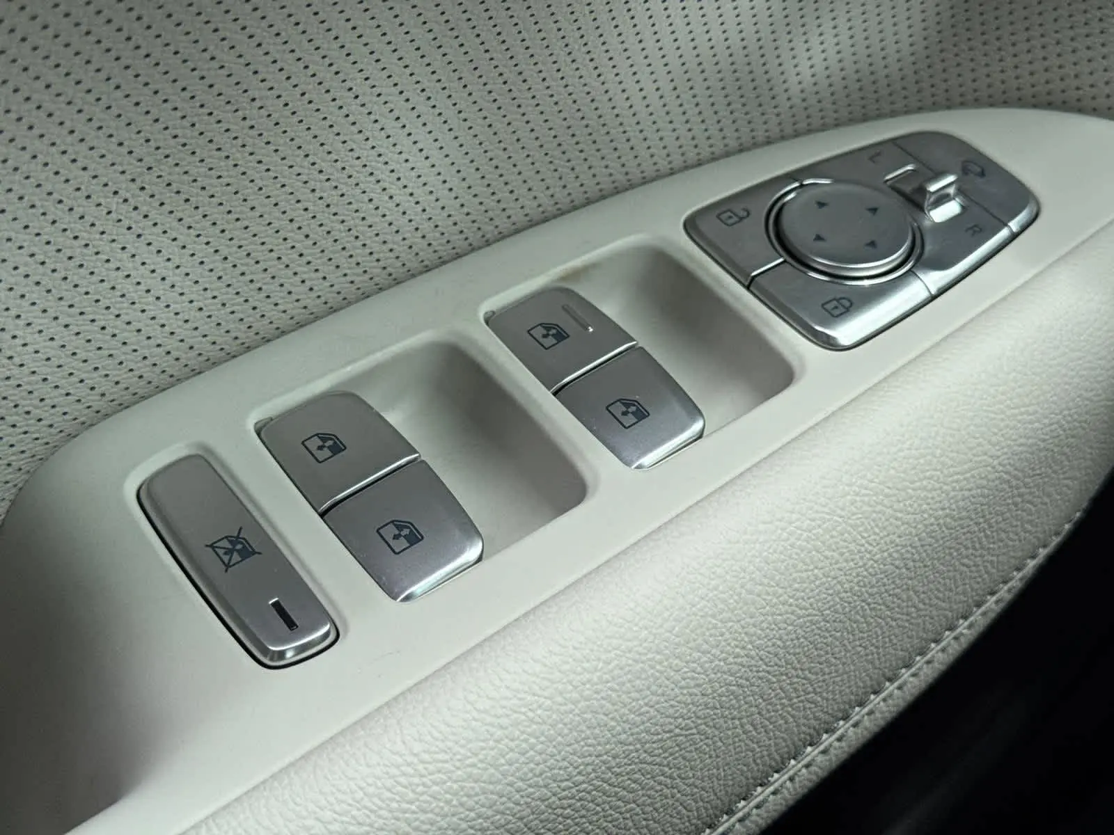 2025 Genesis G70 2.5T photo 24