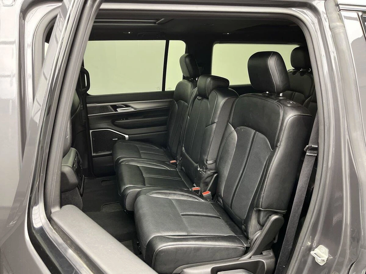 2024 Jeep Wagoneer Series II - Photo 12