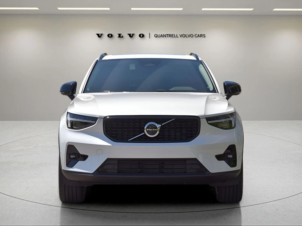 2025 Volvo - image 7