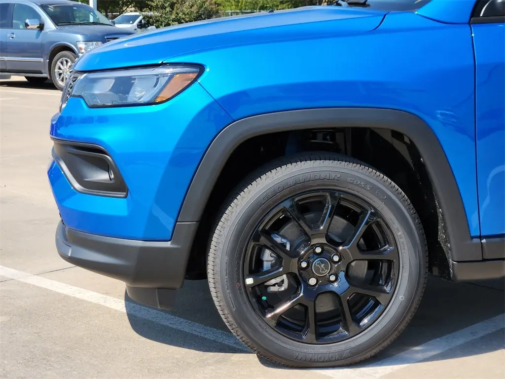 2026 Jeep Compass Latitude photo 3