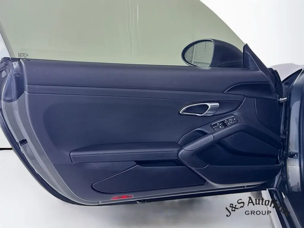 2025 Porsche Cayman S photo 20