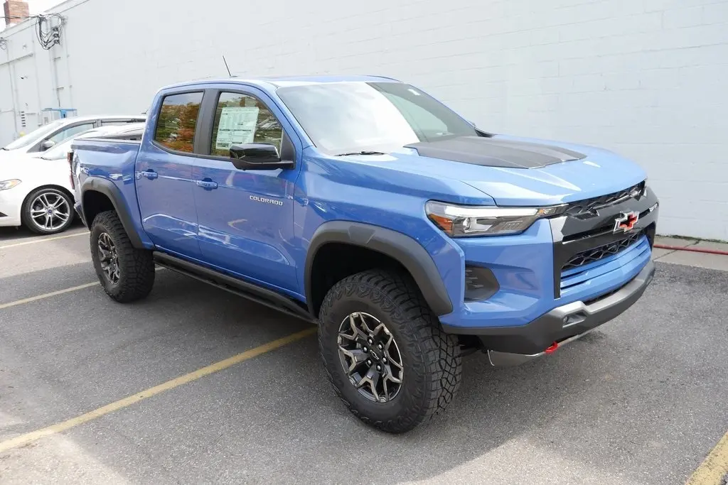 2026 Chevrolet Colorado ZR2 photo 2