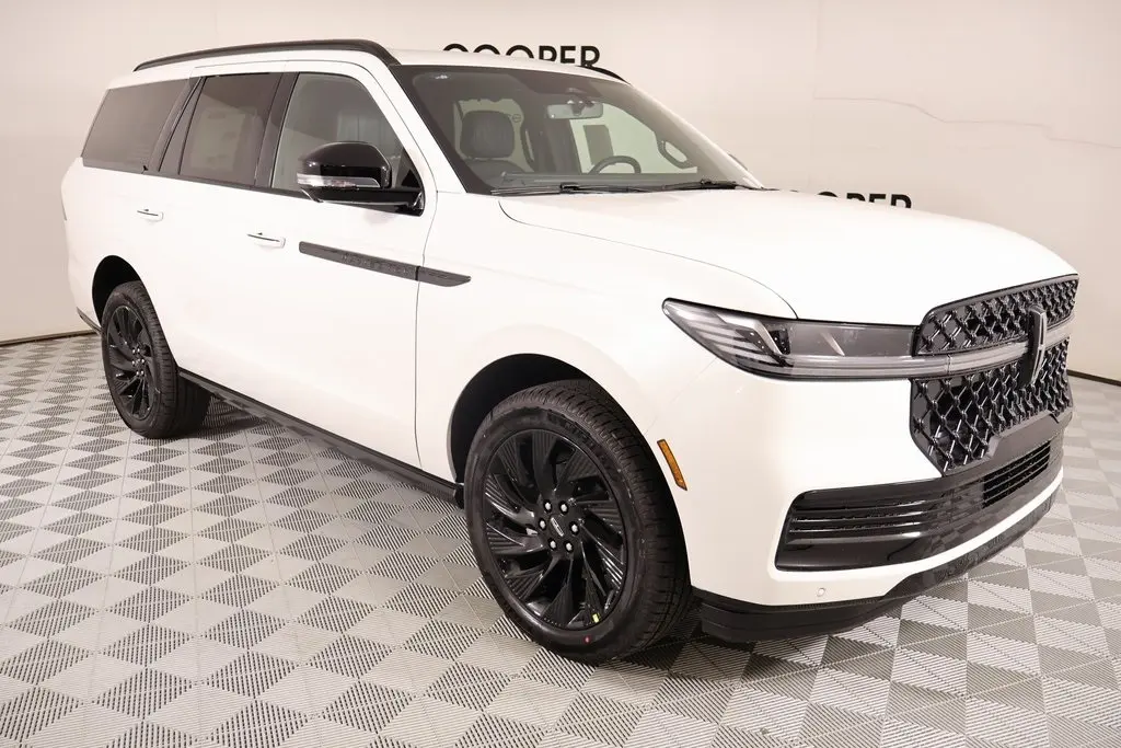 2025 Lincoln Navigator Reserve's photo