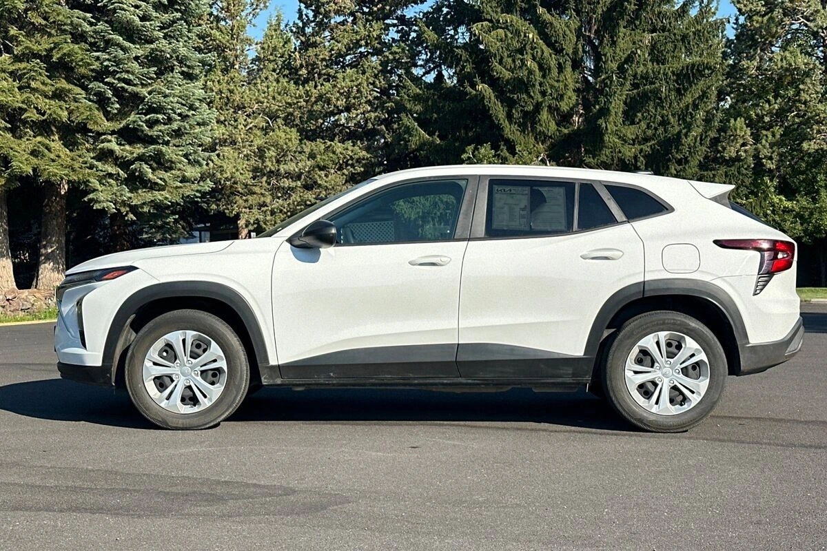 2024 Chevrolet Trax LS - Photo 7