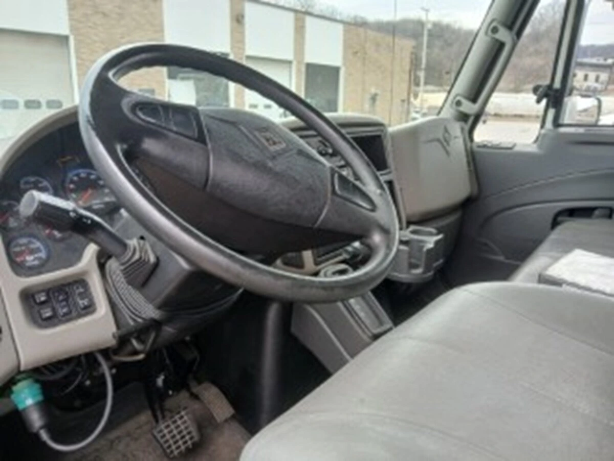 2019 International 4300 - image 9