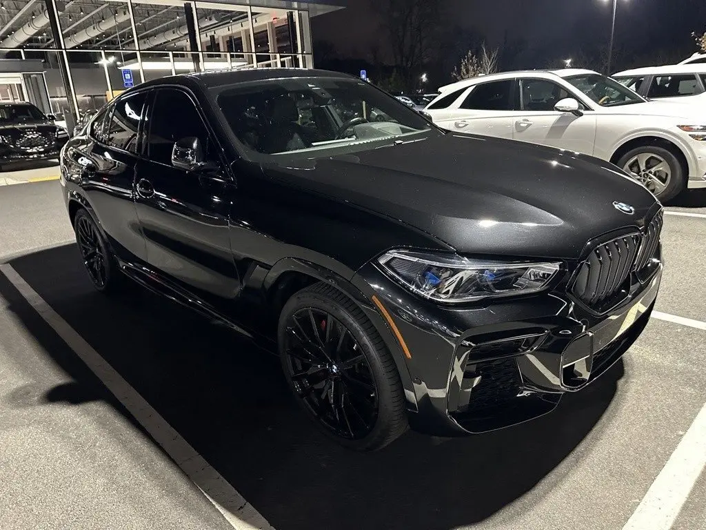 2022 BMW X6 40i's photo