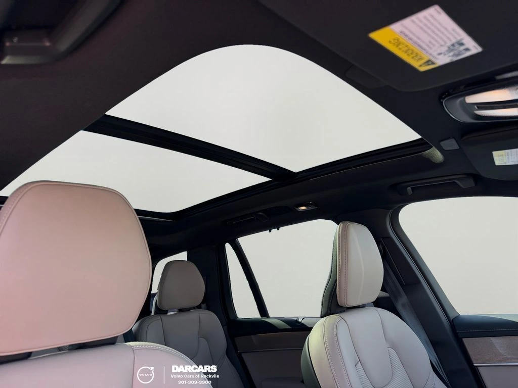2025 Volvo - image 7