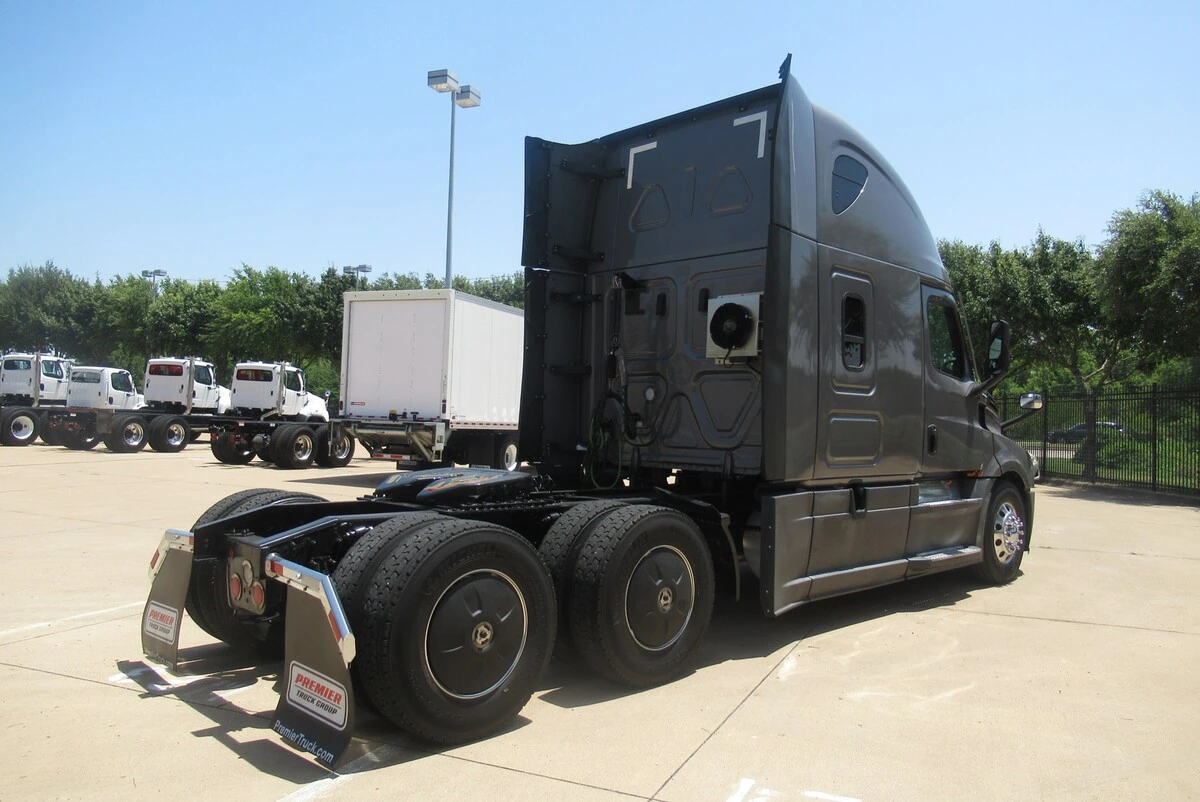 2022 Freightliner Cascadia — photo 4