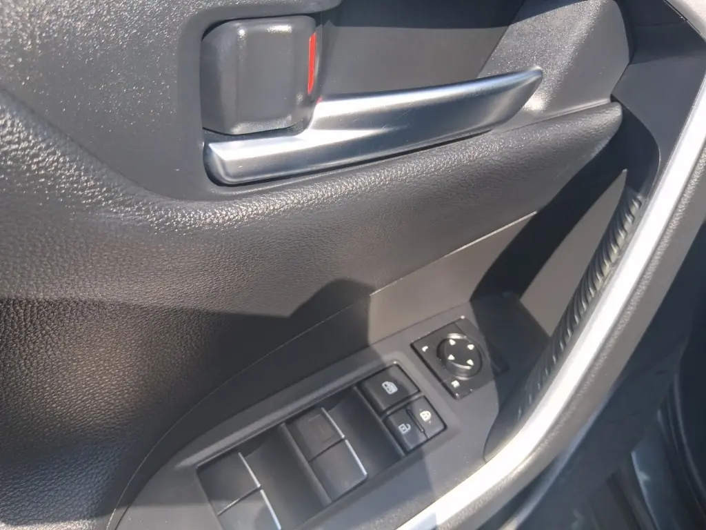 2021 Toyota RAV4 Hybrid XSE photo 17