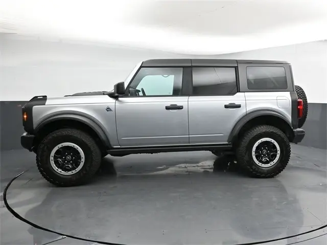 2023 Ford Bronco Black Diamond photo 4