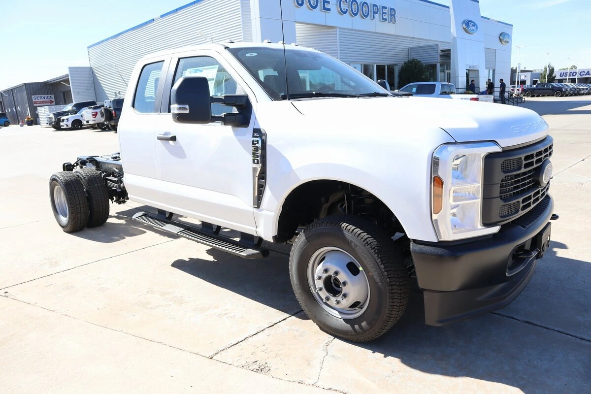 2026 Ford F-350 Super Duty Chassis Cab