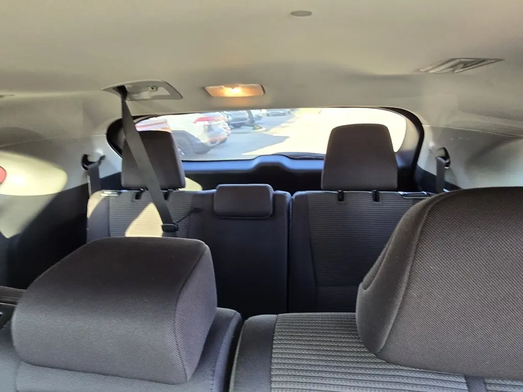 2023 Toyota Highlander L photo 16