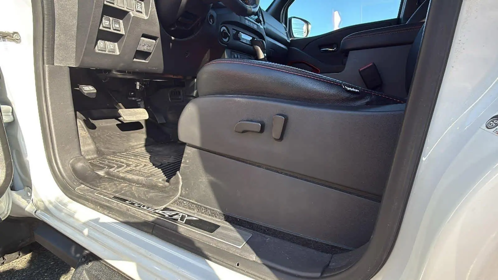 2023 Nissan Frontier PRO-4X photo 9