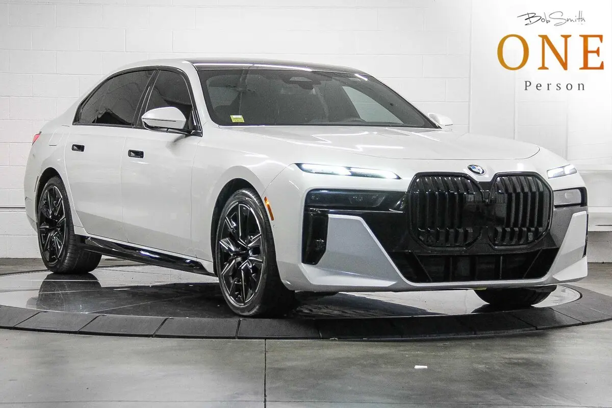 2023 BMW 7 Series 740i's photo