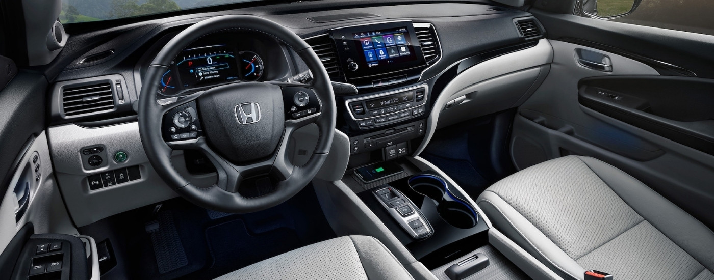 Black dash in a 2022 Honda Pilot Elite
