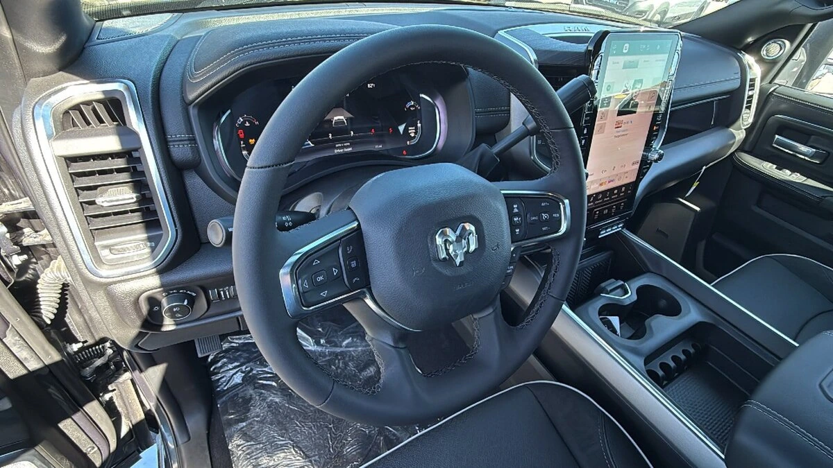 2026 RAM 3500 Laramie - Photo 10