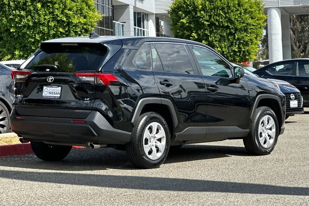 2024 Toyota RAV4 LE photo 2