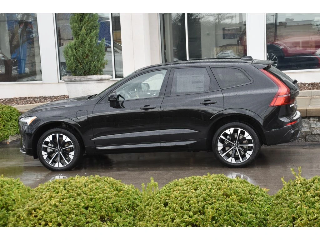 2026 Volvo - image 7