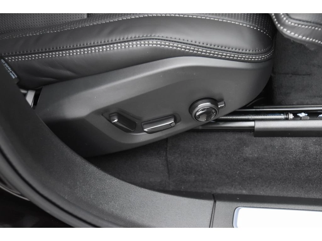 2026 Volvo - image 33