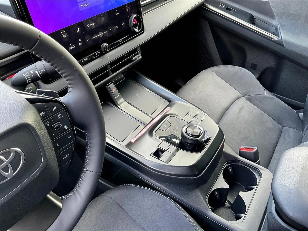 2026 Toyota C-HR XSE - Photo 11