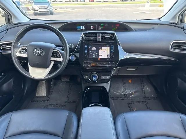 2017 Toyota Prius Four photo 15