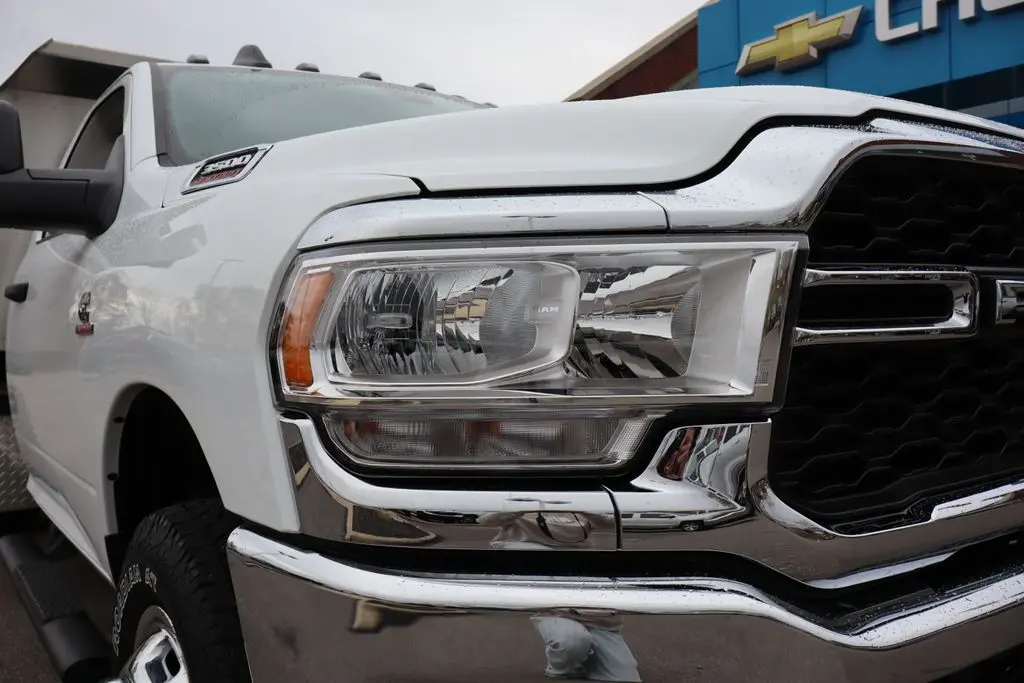 2024 Ram 3500 Tradesman photo 2