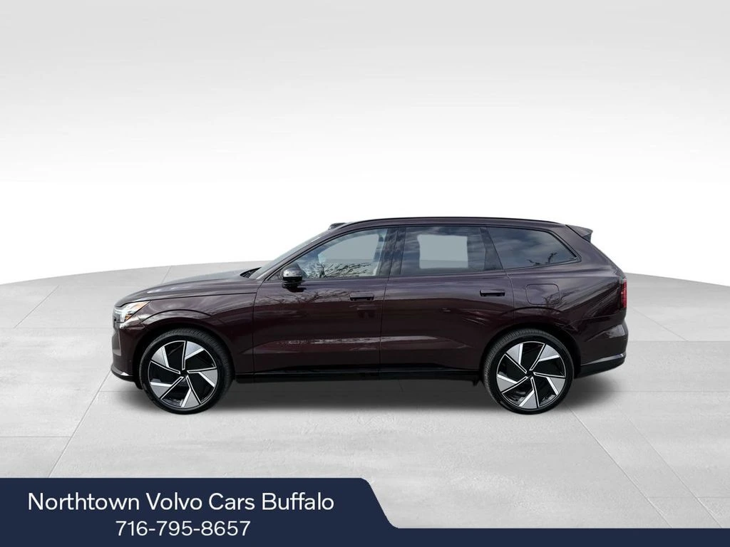 2025 Volvo - image 2