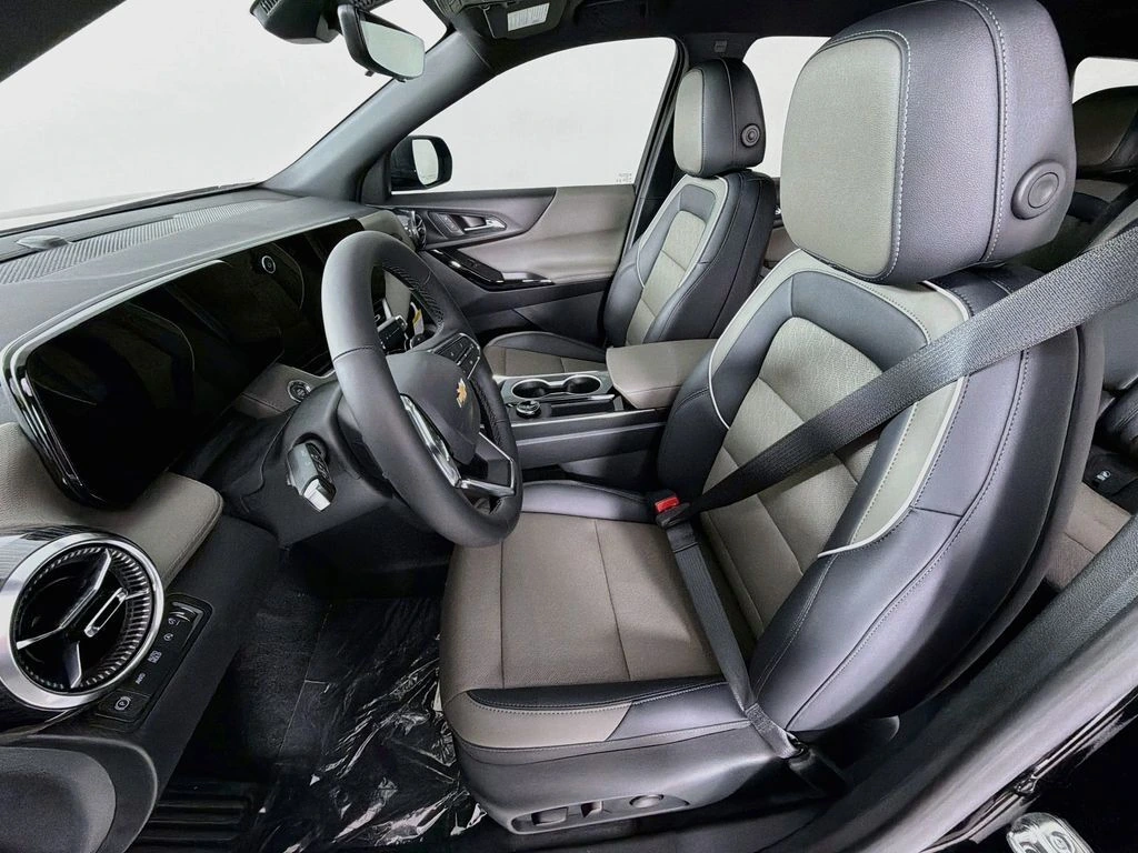 2027 Chevrolet Equinox LT - Photo 21