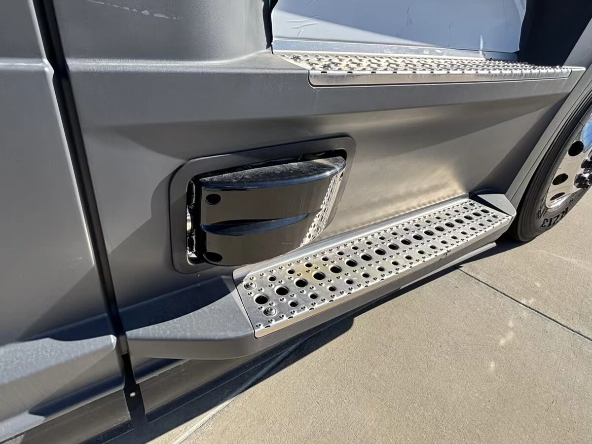 2026 Freightliner Cascadia - image 7