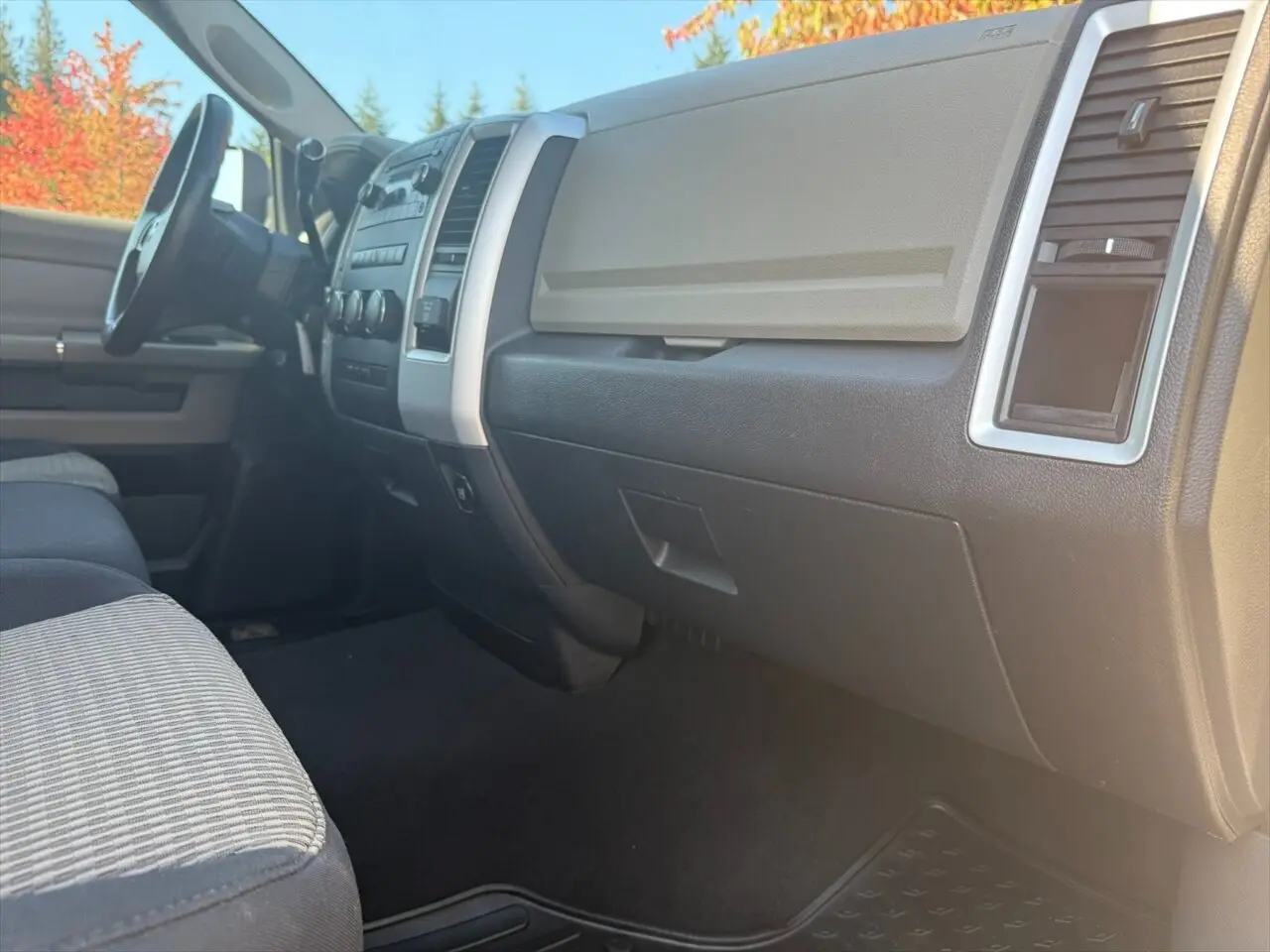 2012 Ram 1500 SLT photo 32