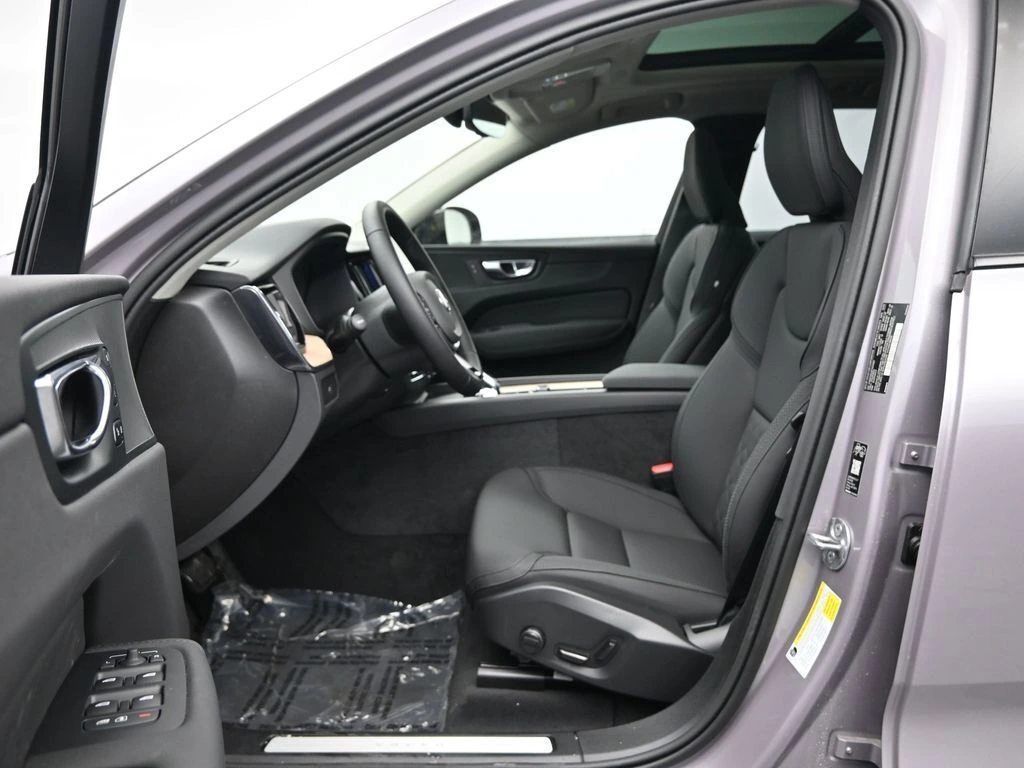2026 Volvo - image 22