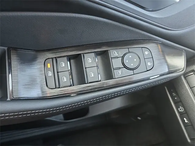 2026 Nissan Rogue SV photo 35
