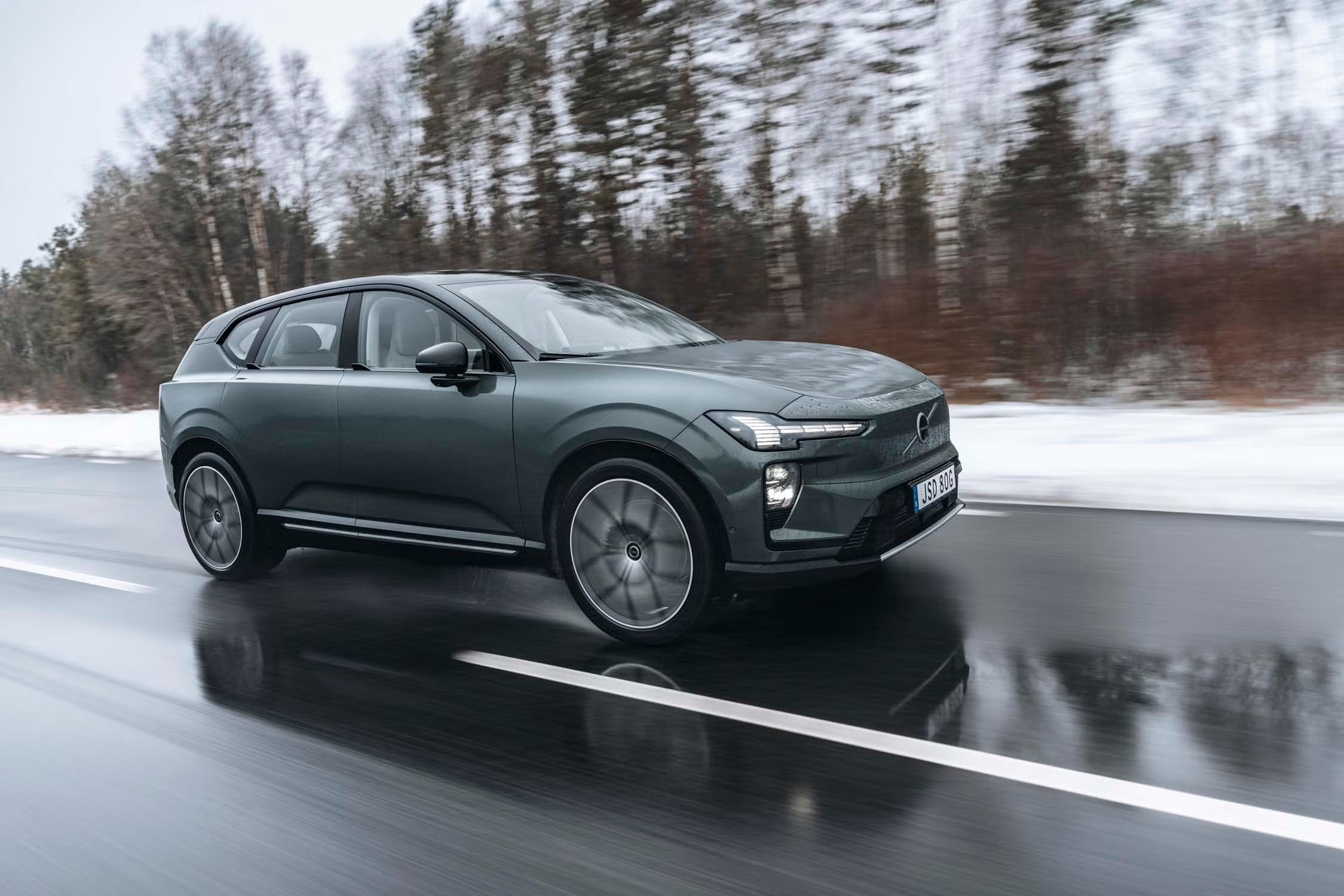 2027 Volvo XC60 and XC90 SUVs showing Scandinavian design and Thor's Hammer headlights