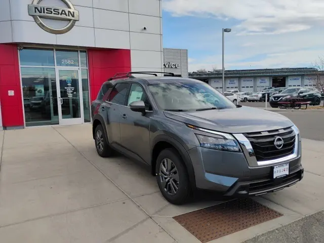 2025 Nissan Pathfinder SV photo 3