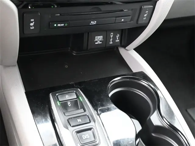 2017 Honda Pilot Touring photo 18