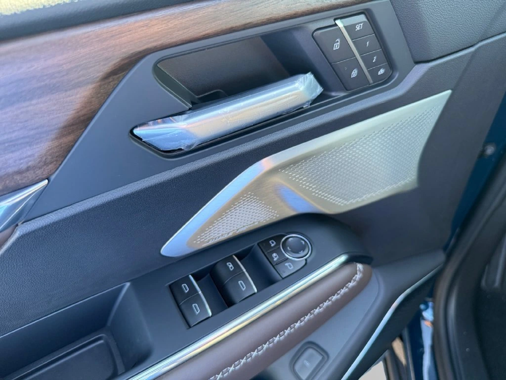 2027 GMC Acadia Denali Ultimate - Photo 18