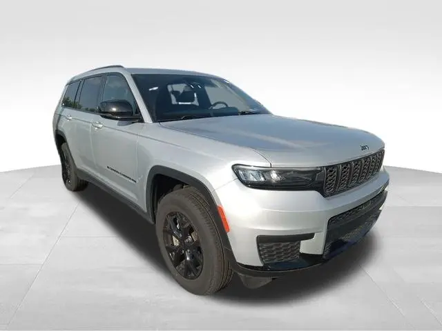 2024 Jeep Grand Cherokee Laredo Altitude photo 9