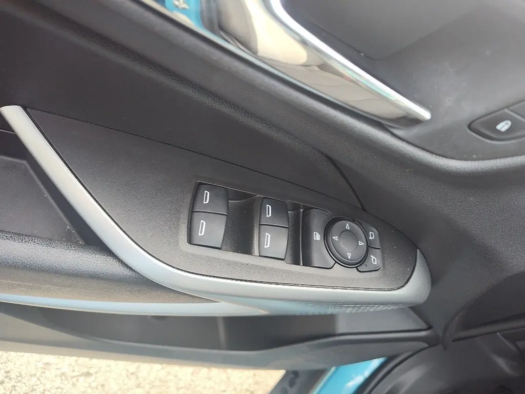 2025 Chevrolet Trax LS photo 13