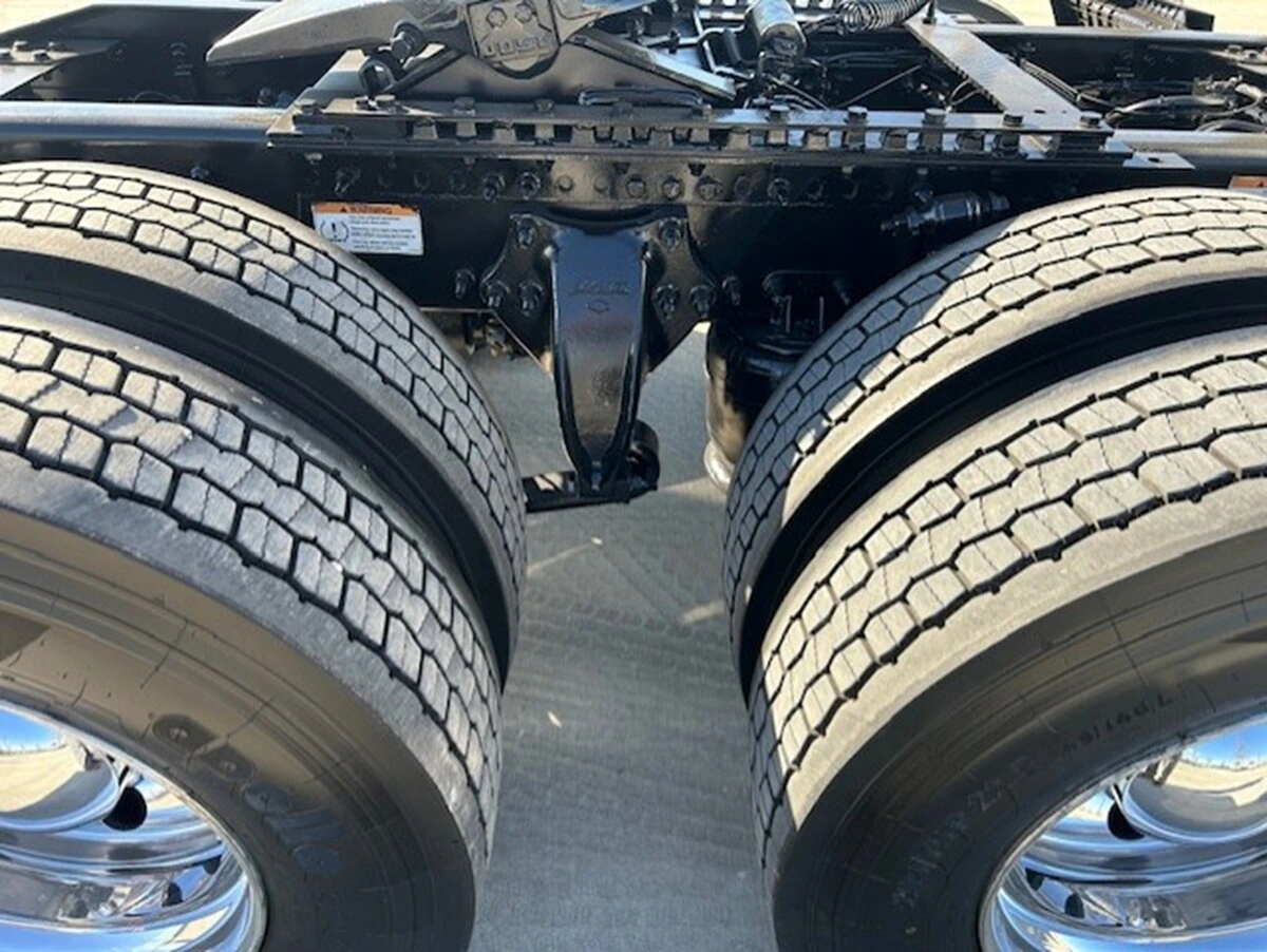 2024 Freightliner Cascadia - image 10