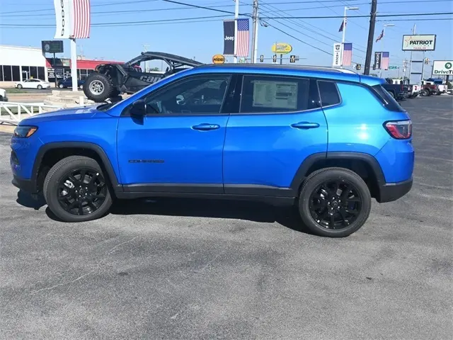 2026 Jeep Compass Latitude photo 4