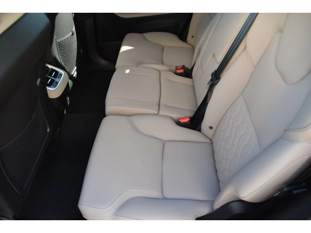 2026 Volvo - image 15