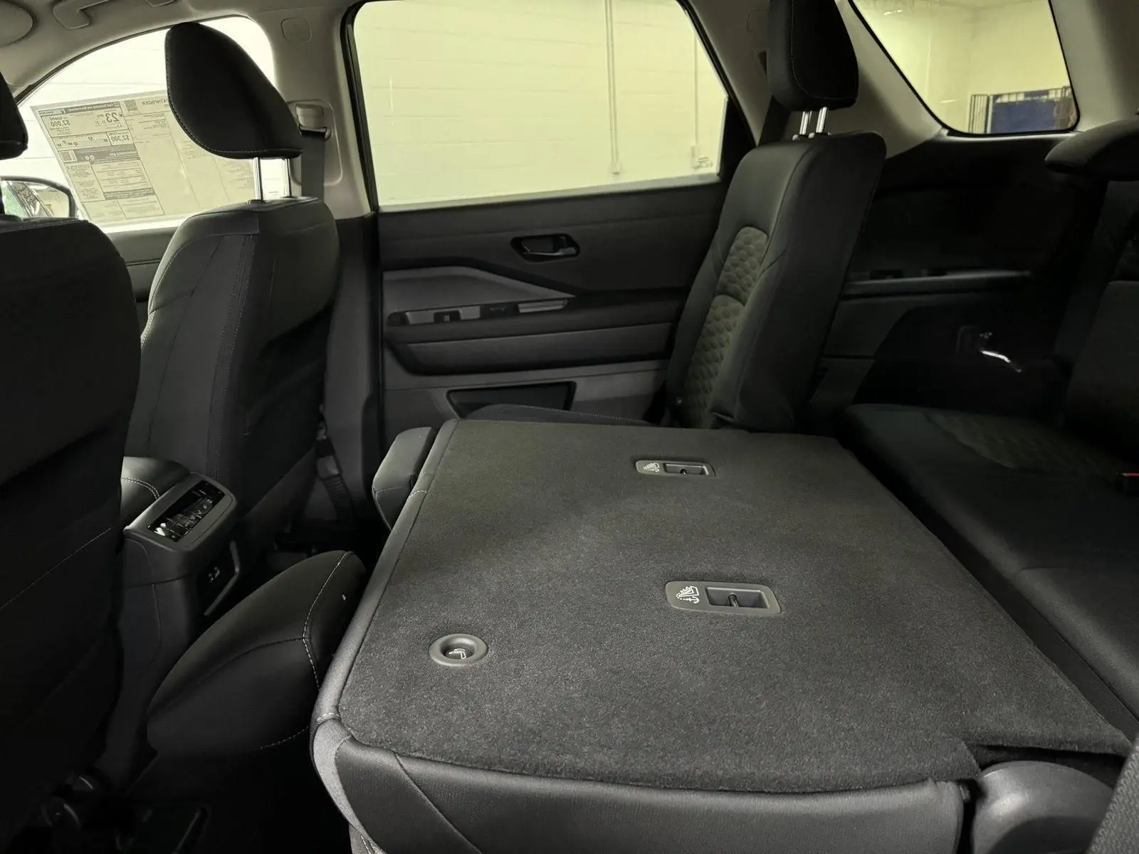 2025 Nissan Pathfinder SV photo 24